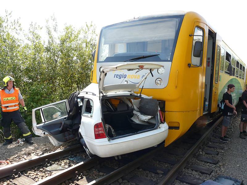 V pátek 18. srpna vjela u železniční stanice Olbramkostel na Znojemsku na železniční přejezd Octavia v době, kdy tudy projížděl motorový vlak. Při srážce zemřeli dva lidé, dítě ve vážném stavu transportovali záchranáři vrtulníkem do Brna.