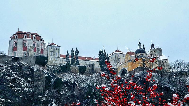 Zasněžený počátek adventu ve Vranově nad Dyjí.