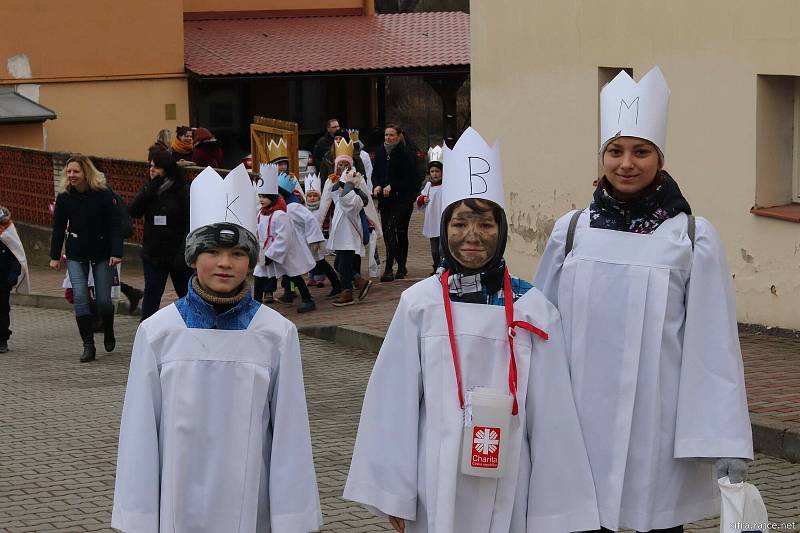 Tříkráloví koledníci vyrazili v sobotu také v Tasovicích.