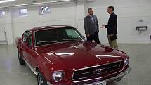 Za milion a deset tisíc korun prodal finanční úřad v dražbě Ford Mustang z roku 1967.