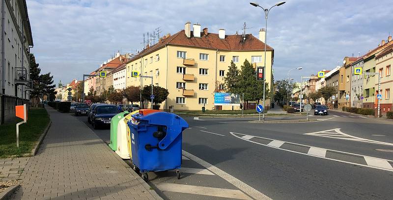 Hyzdící kontejnery v ulicích města chce řešit vedení Znojma.