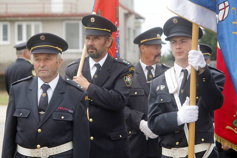 Dobrovolní hasiči z Jevišovic slavili 140. výročí založení sboru. Na oslavy přijeli i jejich kolegové z okolních vesnic.