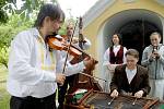 Piknik bez hranic aneb Setkání festivalů na Heiliger Steinu. V sobotu se uskutečnilo setkání Hudebního festivalu Znojmo a spřáteleného festivalu v dolnorakouském Retzu v příhraničním poutním městě Heiliger Stein.