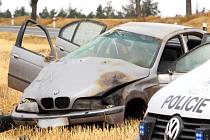 Na silnici druhé třídy mezi Milíčovicemi a Citonicemi havarovalo v sobotu stříbrné BMW.