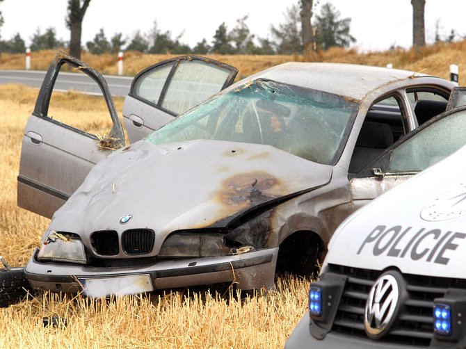 Na silnici druhé třídy mezi Milíčovicemi a Citonicemi havarovalo v sobotu stříbrné BMW.