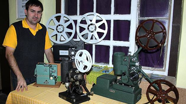 Prvním kouskem Hudcovy sbírky byla promítačka z roku 1939. Kino v Božicích na Znojemsku díky jeho péči jako jediné v republice stále promítá filmy na projektorech z roku 1948.