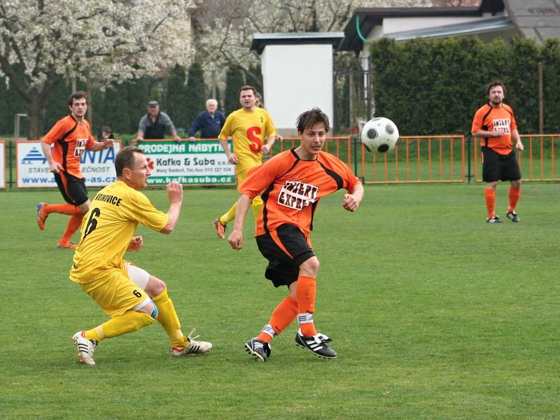 Fotbalisté IE Znojmo podlehli na domácí půdě mužstvu z Vojkovic 2:4.