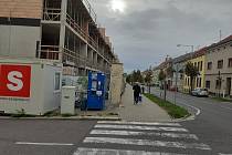 Nová příležitost k bydlení vznikne ve Znojmě v Jarošově ulici. Bytový dům nahradil Střední školu Podyjí, která šla k zemi.