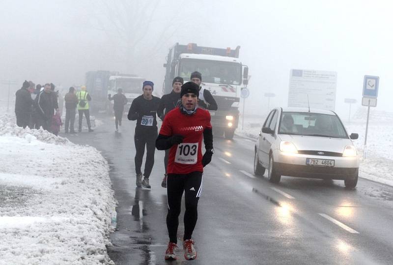 Sto čtrnáct běžců se sešlo na startu dvaatřicátého ročníku Vánočního běhu Elektrokovu, který je zařazen do seriálu závodů Znojemského běžeckého poháru a měří 10 580 metrů. 