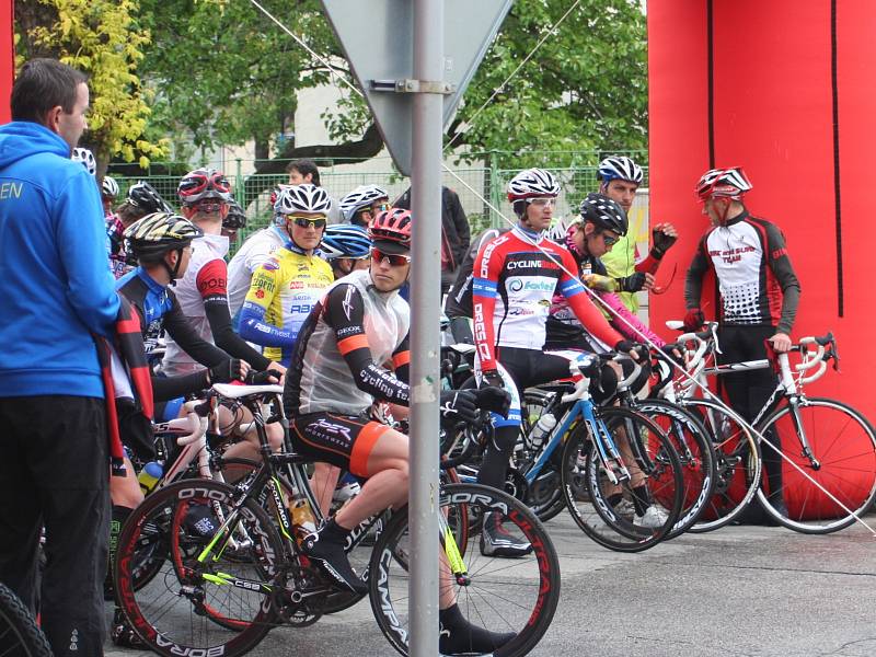 V centru Znojma odstartoval v neděli cyklistický maraton Evropa - Memoriál Romana Meidla. 