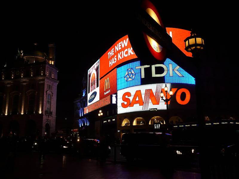 Ve stopách filmařů za příběhem Harry Pottera. Ve filmech si zahrálo i slavné náměstí Piccadilly Circus.