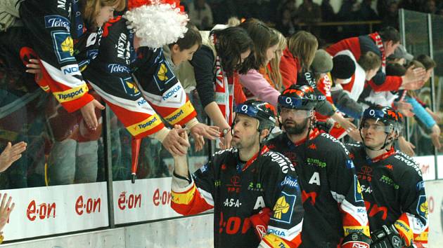 Znojemští hokejisté se loučí s fanoušky i sezonou.