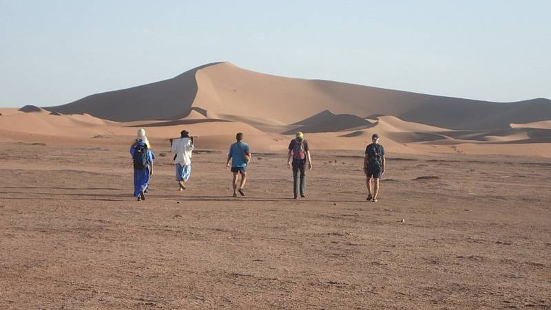 Třídenní pěší trek Saharou zůstává nezapomenutelným zážitkem.