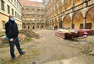 Po letech oprav skončí letos opravy jižního křídla zámku v Moravském Krumlově. Na snímku kastelán zámku Jiří Všetula.