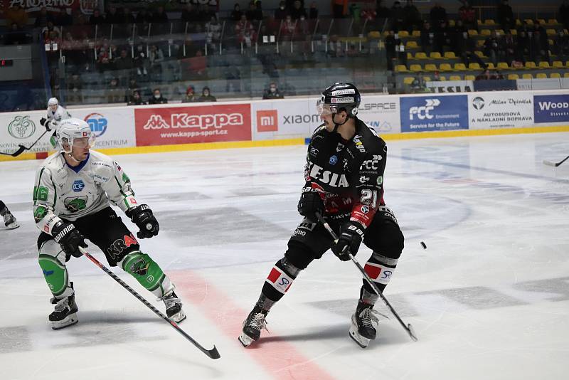 Hokejisté Znojma (černí) přivítali v 18. kole ICEHL na domácím ledě celek Lublaně.