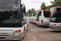 Od prosince budou cestující na Břeclavsku, Mikulovsku a Znojemsku vozit linkové autobusy znojemské společnosti Psota. 