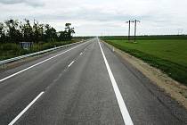 Poslední pokládka asfaltu silnice I/53 ze Znojma do Lechovic. ŘSD ji otevře po dostavbě kruhové křižovatky.