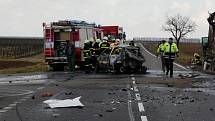 Vážná dopravní nedhoda, při které shořelo osobní auto, se stala v pátek 6. března 2015 dopoledne na silnici číslo I/53 v prostoru křižovatky na Oleksovice.