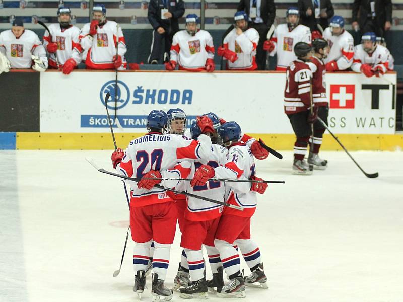 Čeští reprezentanti do osmnácti let porazili ve Znojmě Lotyšsko 7:4.