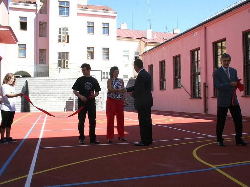 Nové hřiště na Základní škole na náměstí republiky. 