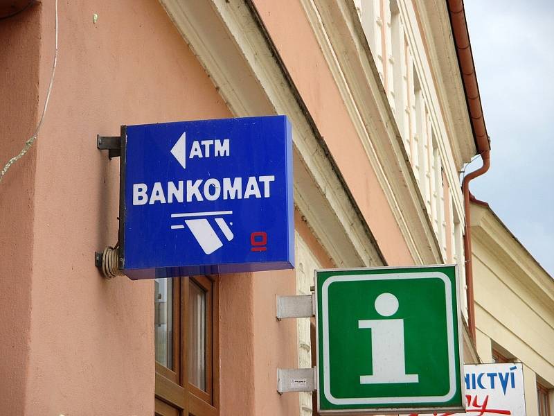 Zloději vykradli bankomat ve Vranově nad Dyjí.