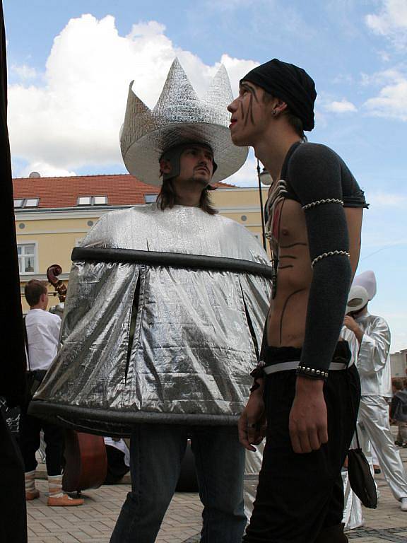 Slavnostní průvod znojemského hudebního festivalu. 