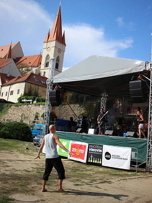 Hlavní program znojemského Šramlfestu zaplnil prostor Na Káře pod kostelem svatého Mikuláše.