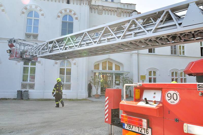 Taktické cvičení hasičů v Domově pro seniory v Jevišovicích na Znojemsku