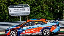 Mladý pilot ze Znojemska Jáchym Galáš dosáhl svého prvního triumfu v sérii TCR Europe na slavém okruhu ve Spa Francochamps.