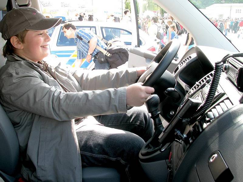 Policejní dodávku může řídit jen opravdový chlap...