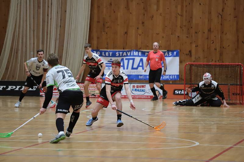 Florbalisté Znojma (černo-červení) hráli proti týmu Českých Budějovic.