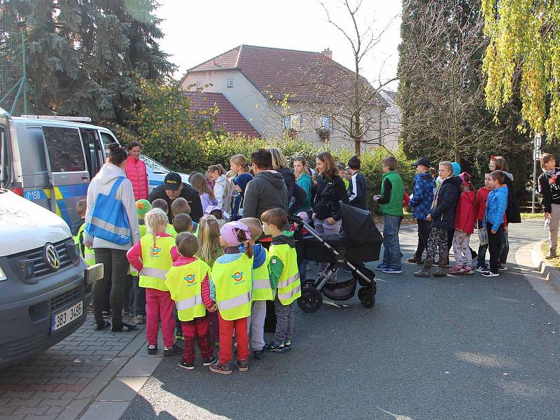 Policisté besedovali v Olešnici. Školáky zajímala technika.