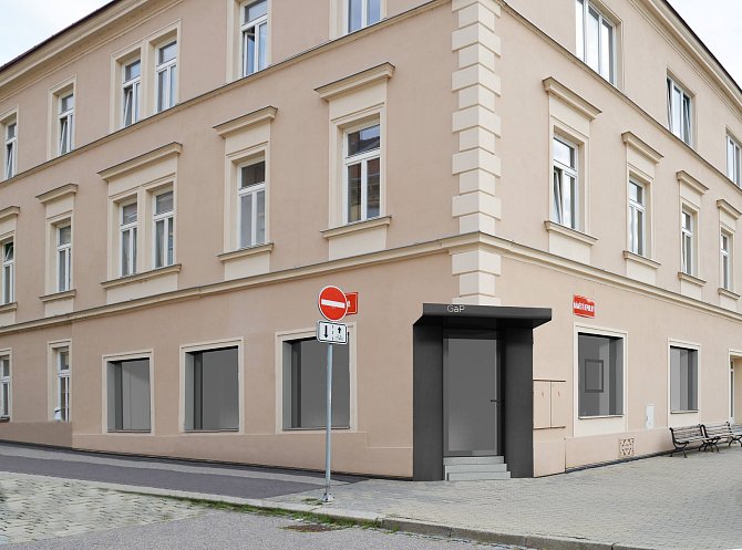 V domě na rohu ulice Kollárova a náměstí Republiky ve Znojmě vzniká nová galerie s kavárnou. Má název Galerie a Prostor.