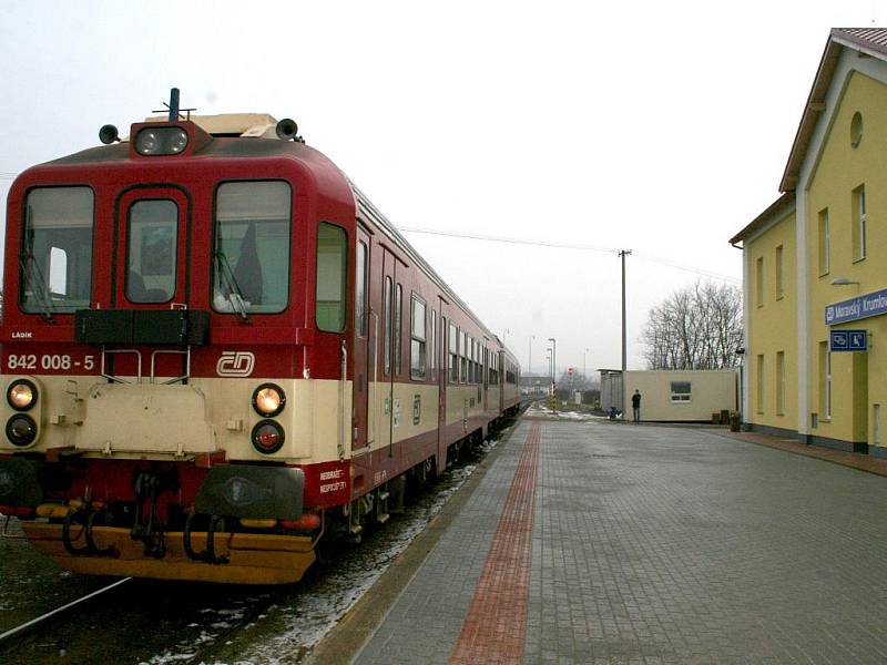 Cestující mají v Moravském Krumlově opravenou budovu nádraží.