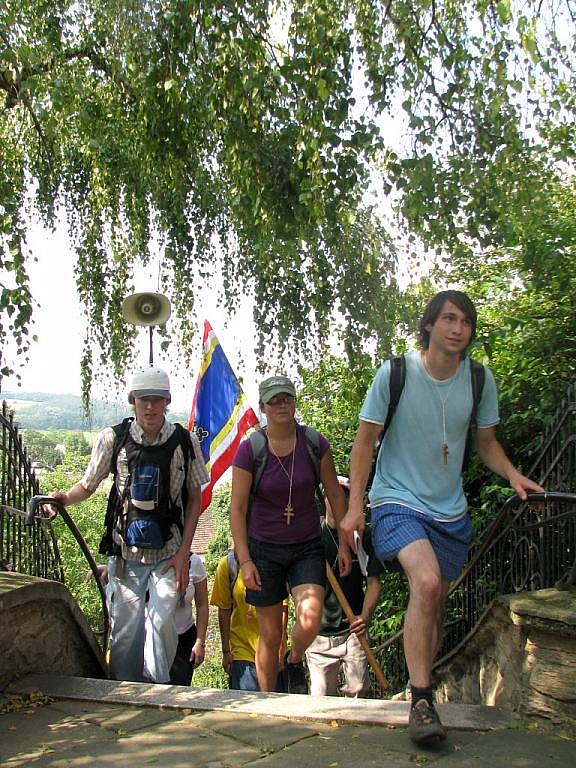 Při pouti z Vranova nad Dyjí na Velehrad se poutníci zastavili v žerotickém kostele. 