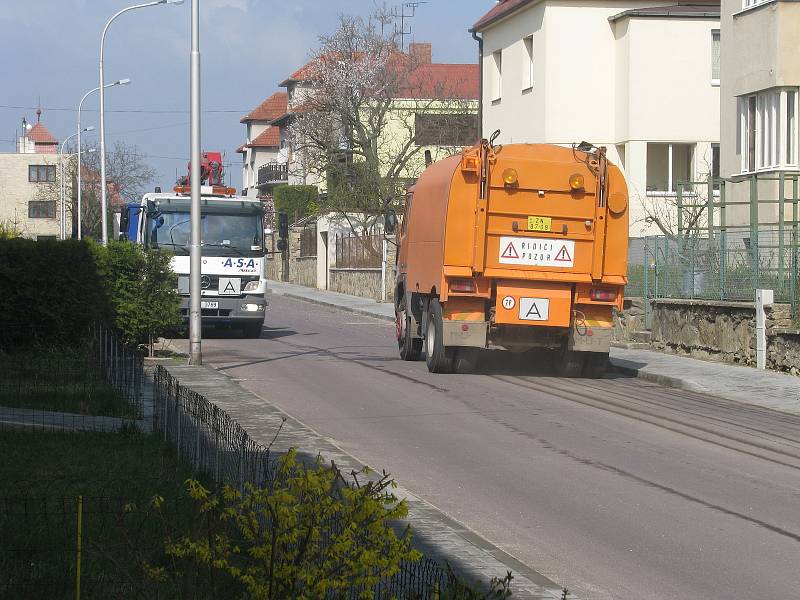 Blokové čištění ulic ve Znojmě. Ilustrační foto.