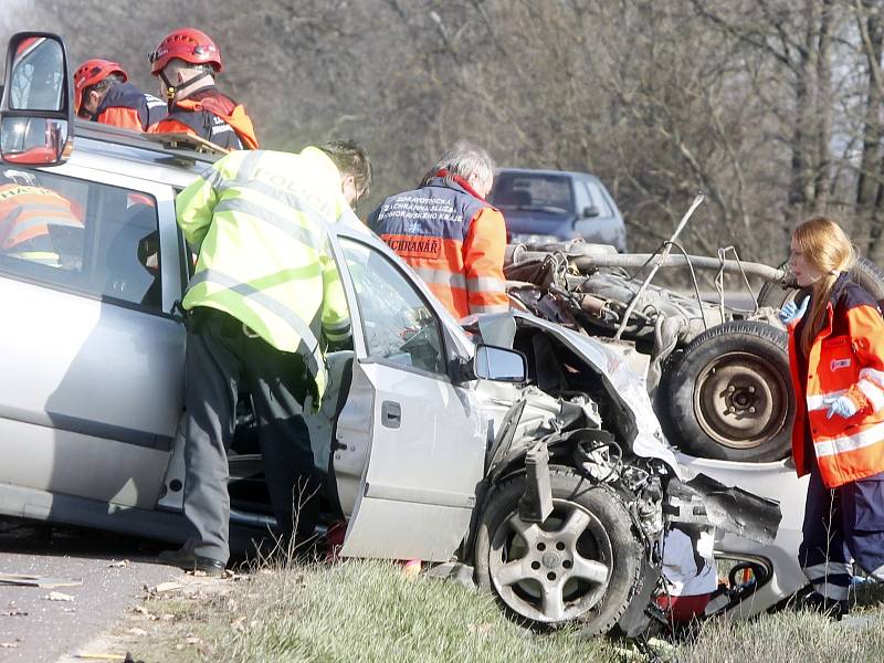 Tragická dopravní nehoda se stala v pátek 18. března odpoledne na silnici druhé třídy mezi Dyjí a Tasovicemi.