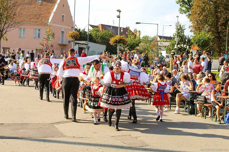 Miroslavská chasa slavila tradiční krojované hody.