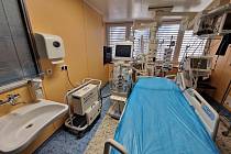 Nemocnice pořídila dialyzační monitor včetně mobilní vodárny na ARO a sto dvacet evakuačních podložek pro Oddělení dlouhodobě nemocných.