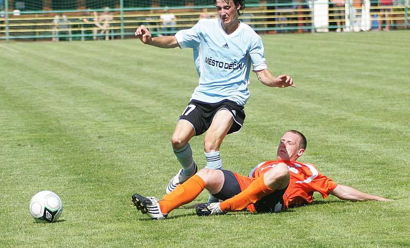 První zápasové testy v rámci letní přípravy  mají za sebou fotbalisté českolipského Arsenalu. Na turnaji v Děčíně obsadili druhou příčku, když nejprve porazili domácí tým  a ve finále podlehli Varnsdorfu. 