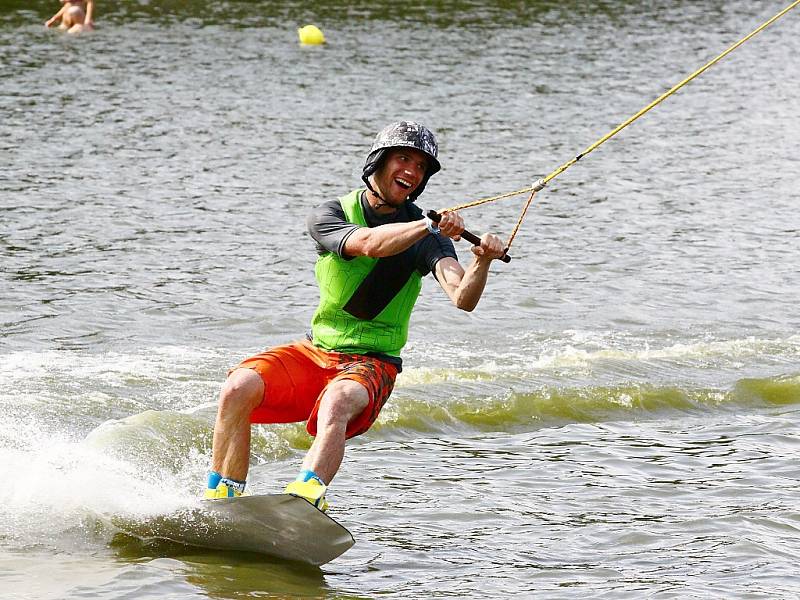 Druhé kolo letošního Mistrovství České republiky ve wakeboardingu a wakeskatingu na vleku se jelo o víkendu ve Stráži pod Ralskem.