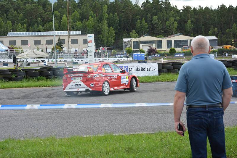 Rally Bohemia na autodromu v Sosnové v pátek 9. července.