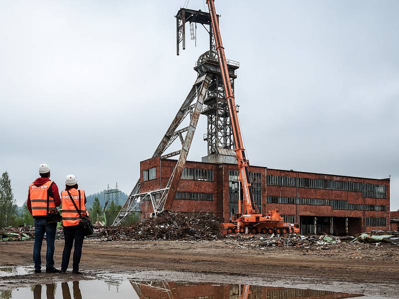 Likvidace důlní věže v květnu 2015.