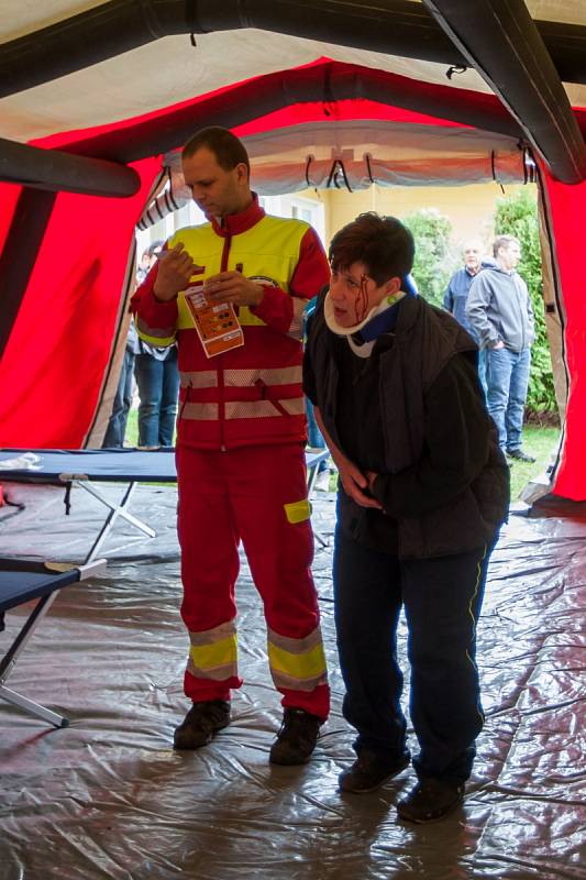 Cvičení zaměřené na třídění a příjem pacienta na urgentním příjmu při mimořádné události s hromadným postižením zdraví proběhlo 11. dubna ve Sloupu v Čechách v rámci konference Dny IZS 2017.