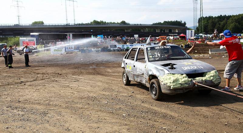 Destruction derby na autodromu. Den druhý.