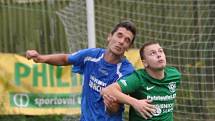 Doksy - Velké Hamry 0:1 (0:1). Téměř pět stovek diváků vidělo hodnotné utkání a vytvořilo skvělou atmosféru nevídanou na krajském přeboru. Studenti pobývající na soustředění v Doksech zaplnili celou tribunu a vytrvale povzbuzovali domácí fotbalisty.