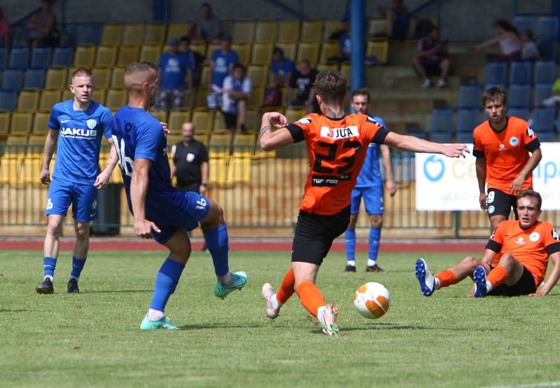 Fotbalisté České Lípy (modré dresy) podlehli Liberci B 1:4.