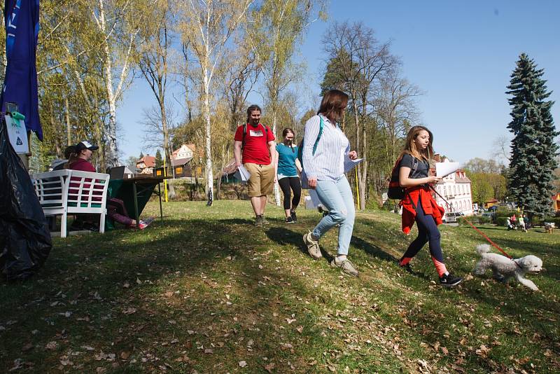 Ve Stráži pod Ralskem se konal orientační pochod se psy - Strážský dogtrek. Na trasu dlouhou 12 km se přihlásilo na dvě stovky účastníků.