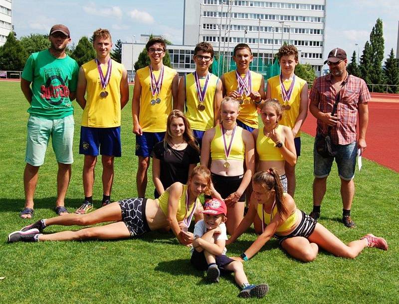 Dohromady 13 cenných kovů, z toho 5 zlatých, 2 stříbrné a 6 bronzových vybojovalo jedenáct mladých atletů z AC Česká Lípa na krajských přeborech v Mladé Boleslavi.