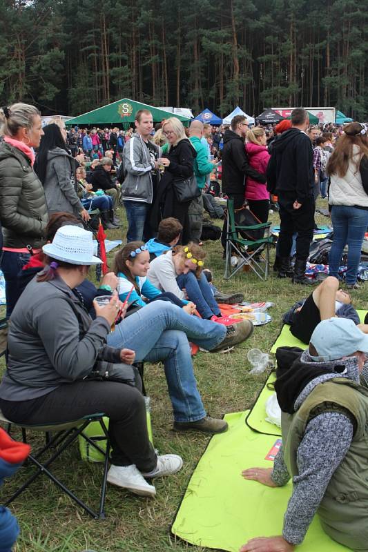 Tisíce lidí se přišly bavit na největší festival na Českolipsku na Hrady CZ pod Bezdězem.